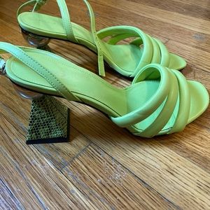 Gorgeous green sandals!